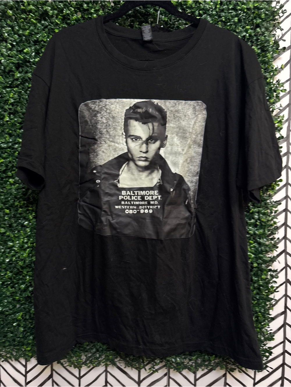 Source Unknown Black Short-Sleeve Mugshot Graphic Tee-no tag but new